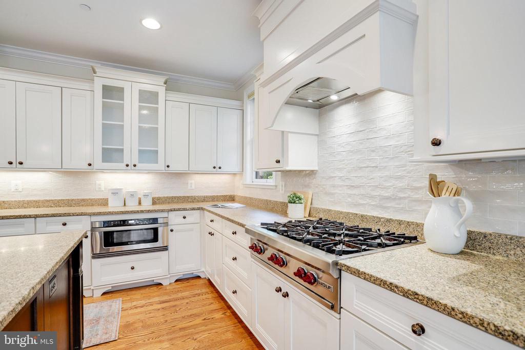 6108 LANDON LANE