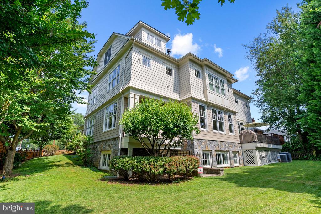 6108 LANDON LANE