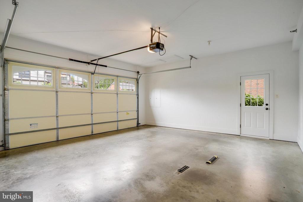 6108 LANDON LANE