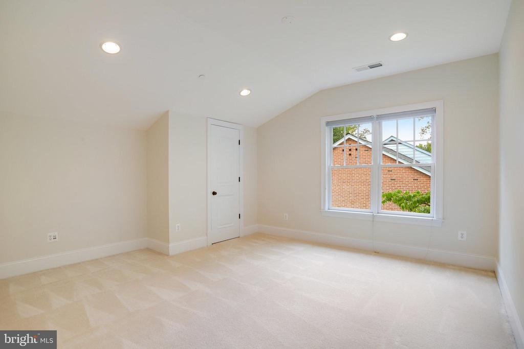 6108 LANDON LANE