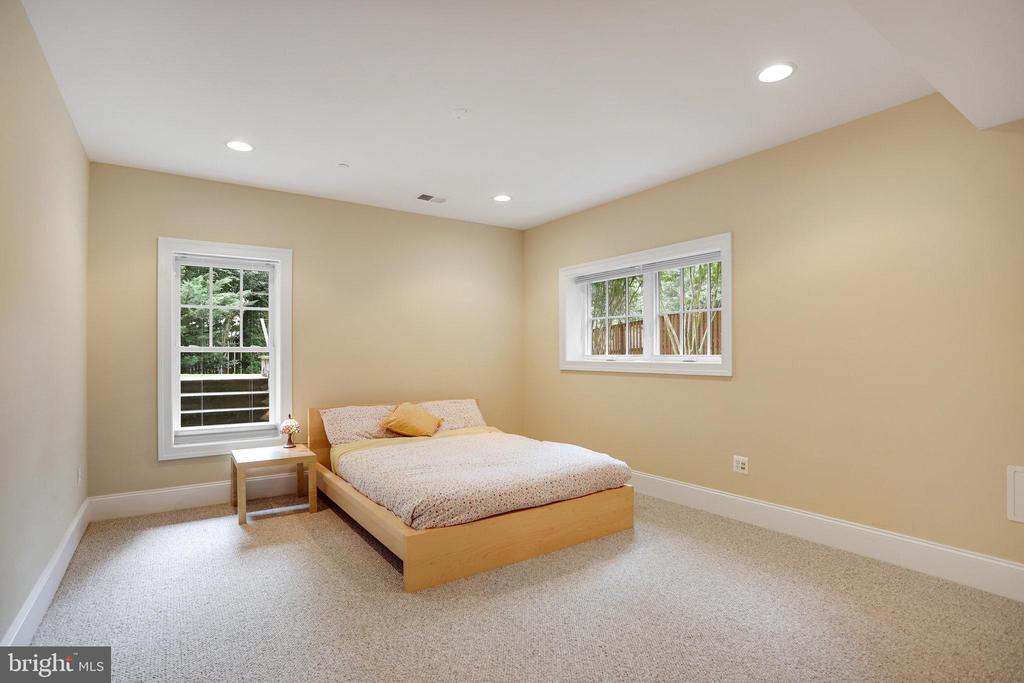 6108 LANDON LANE