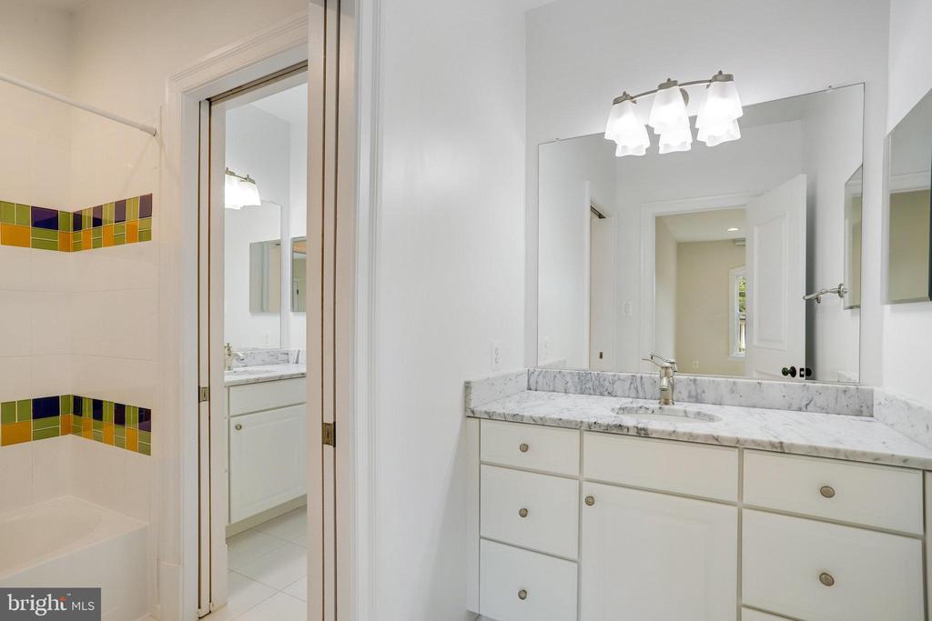 6108 LANDON LANE