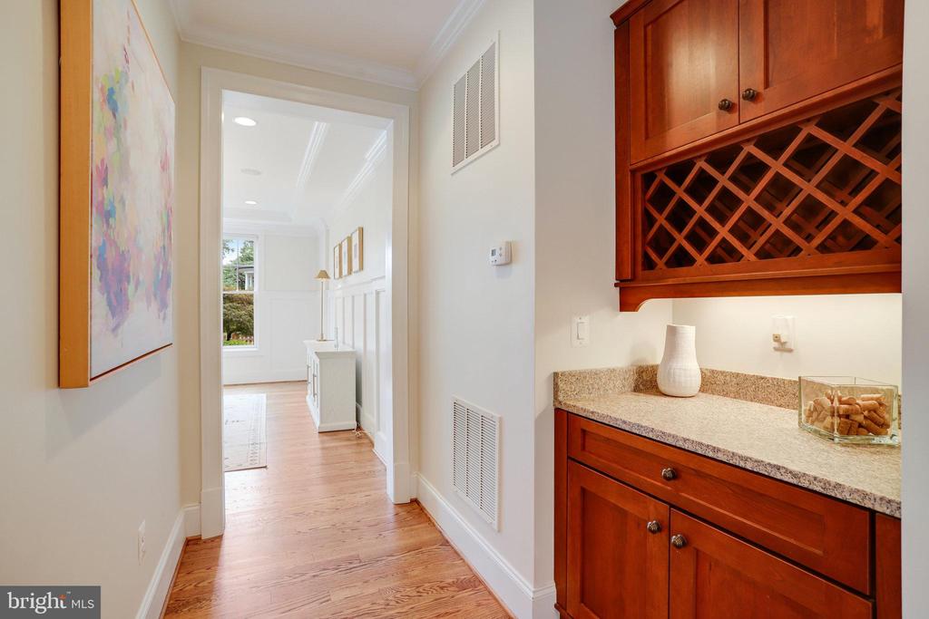 6108 LANDON LANE