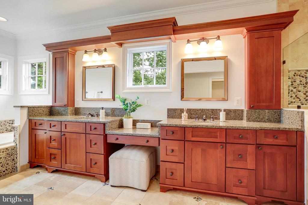 6108 LANDON LANE