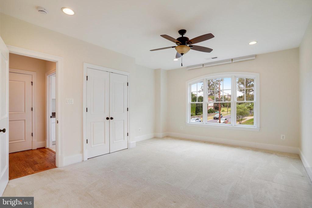 6108 LANDON LANE