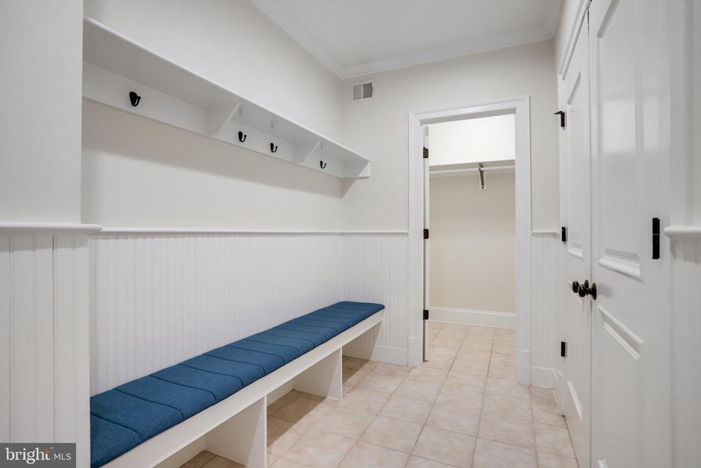 6108 LANDON LANE