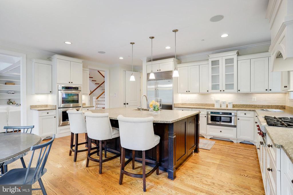 6108 LANDON LANE