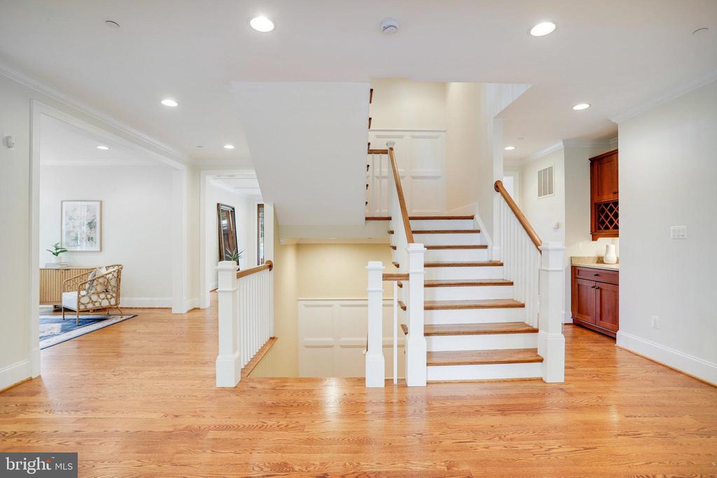 6108 LANDON LANE