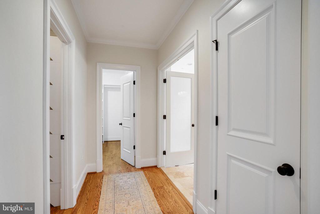 6108 LANDON LANE