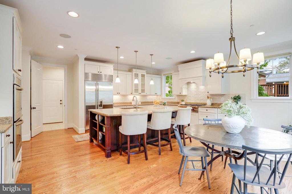 6108 LANDON LANE
