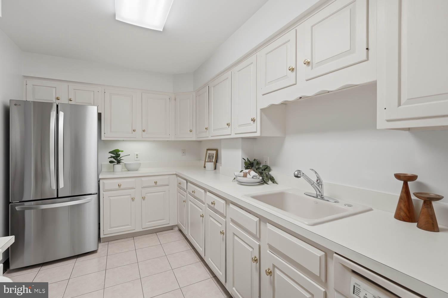 8101 CONNECTICUT AVENUE S-405