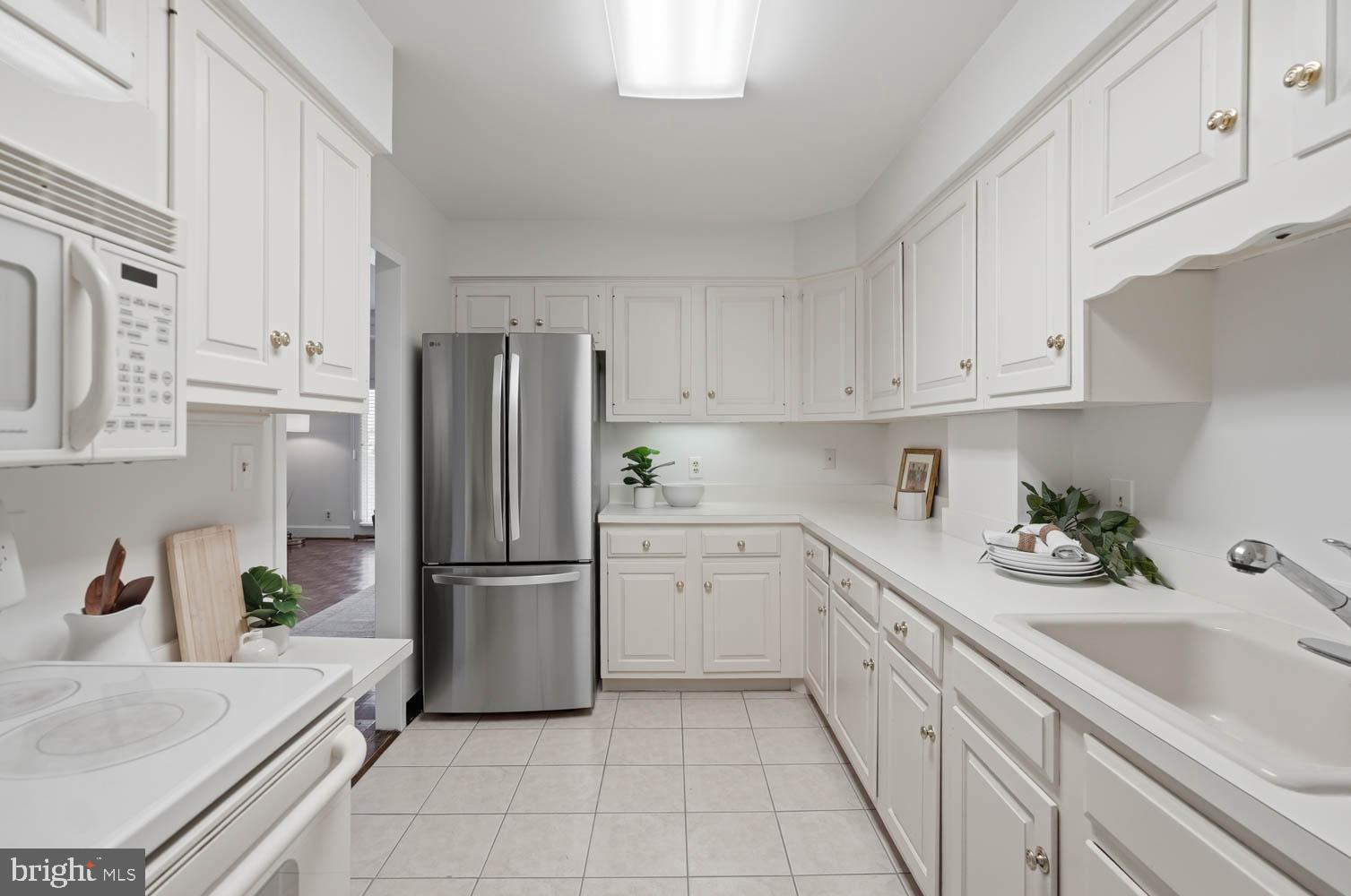 8101 CONNECTICUT AVENUE S-405