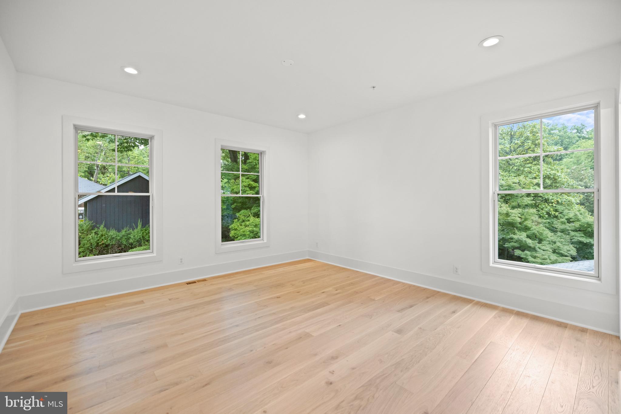 8609 WOODBROOK LANE