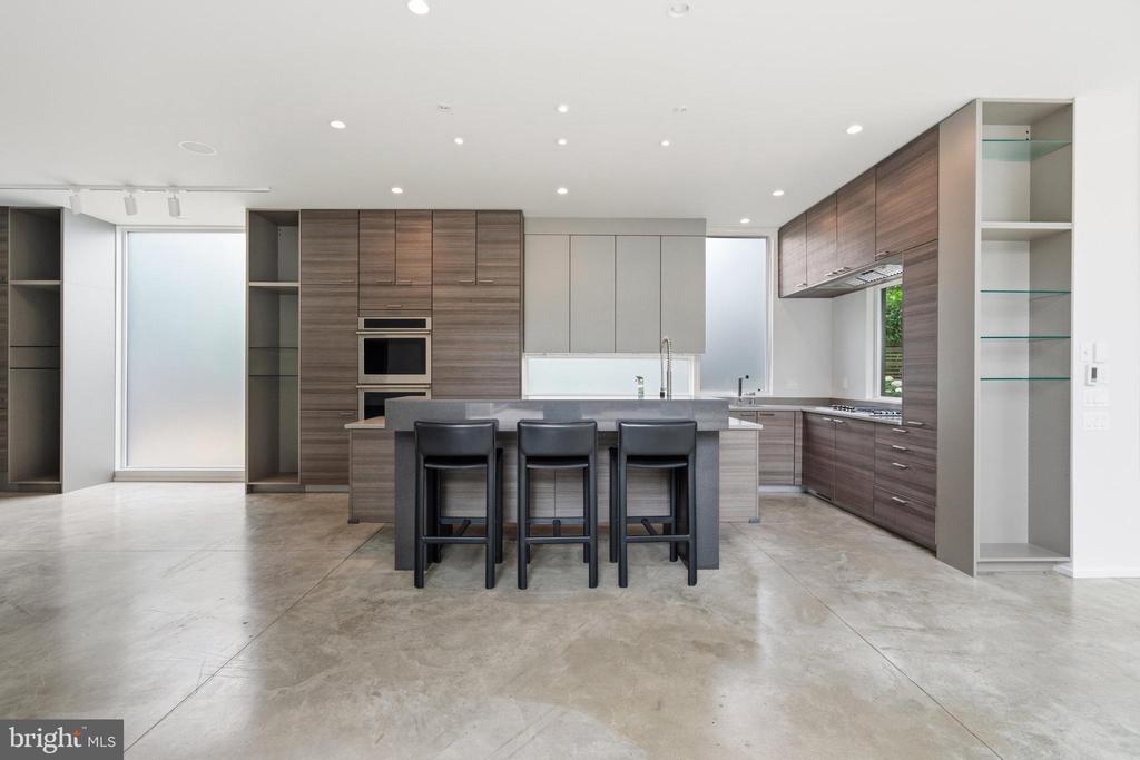5515 CENTER STREET