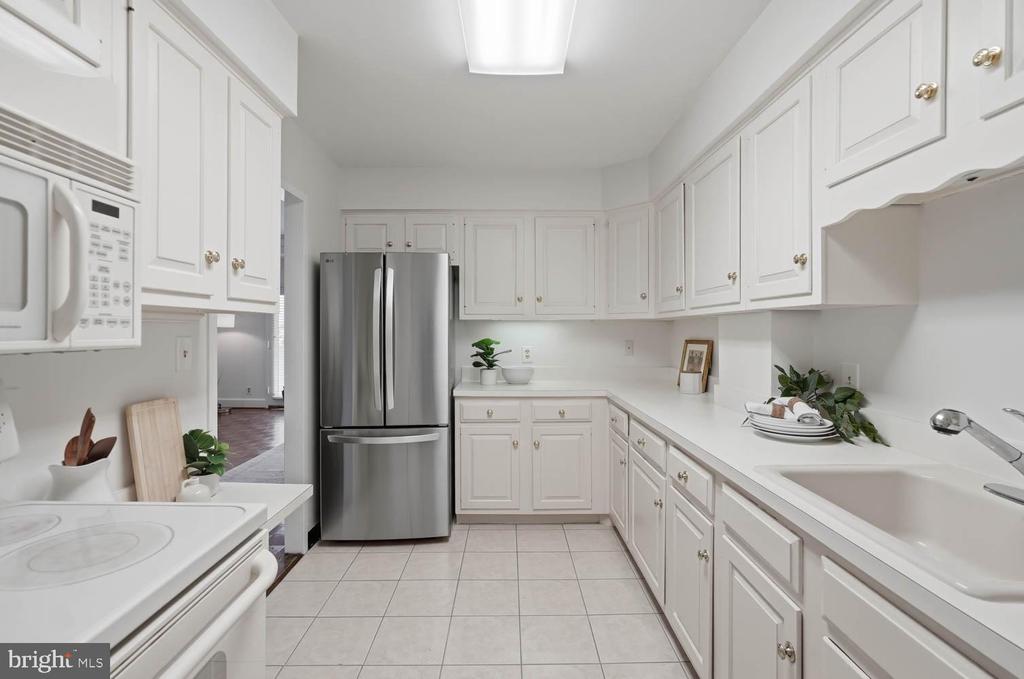 8101 CONNECTICUT AVENUE Unit: S-405