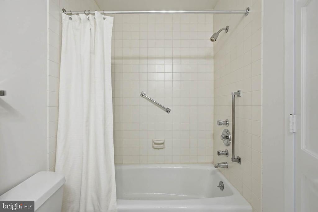 8101 CONNECTICUT AVENUE Unit: S-405
