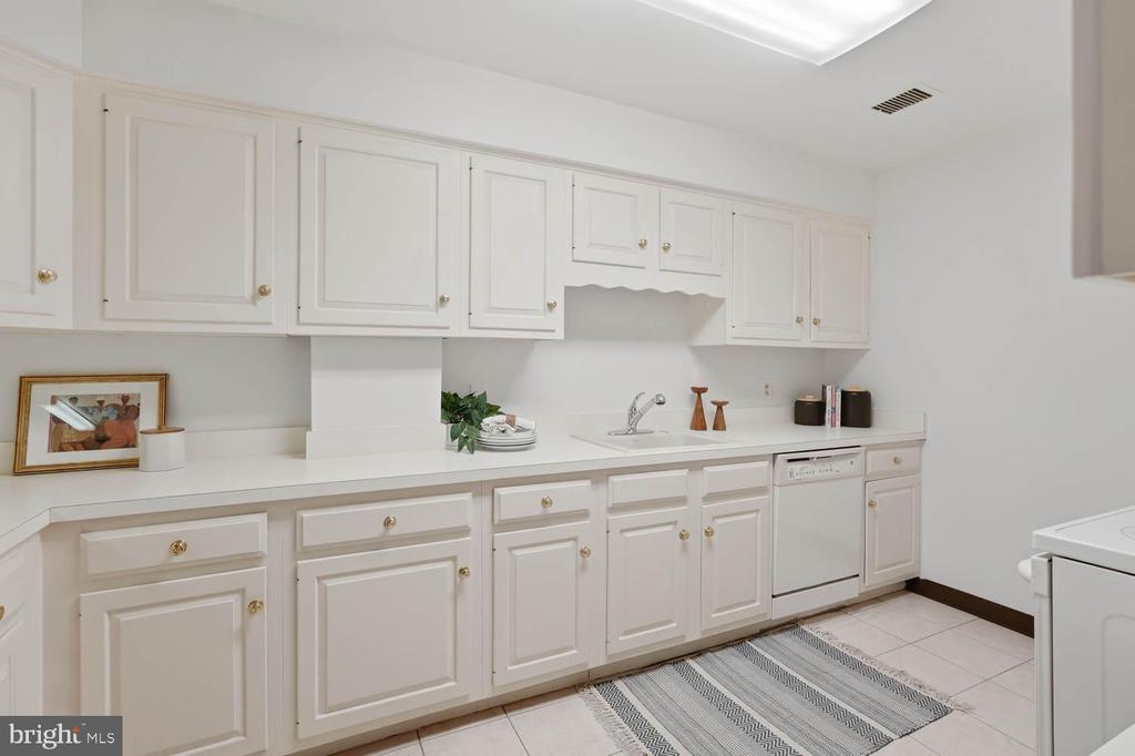 8101 CONNECTICUT AVENUE Unit: S-405