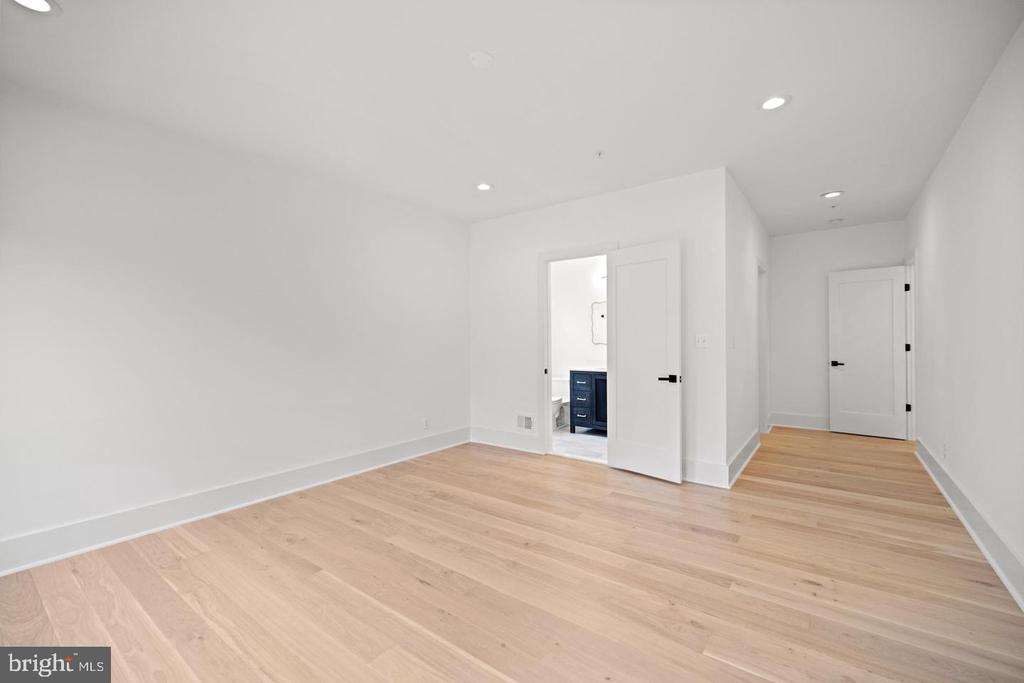 8609 WOODBROOK LANE