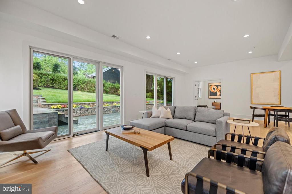 8609 WOODBROOK LANE
