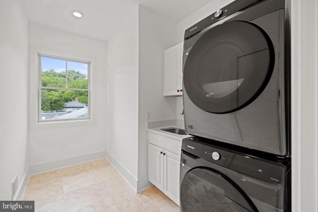 8609 WOODBROOK LANE