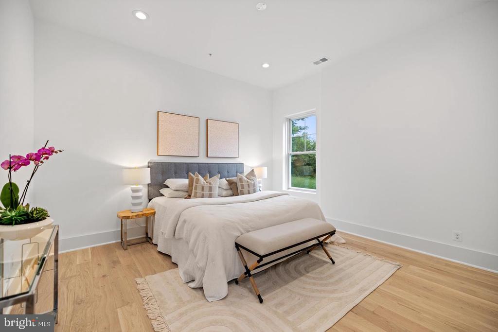 8609 WOODBROOK LANE