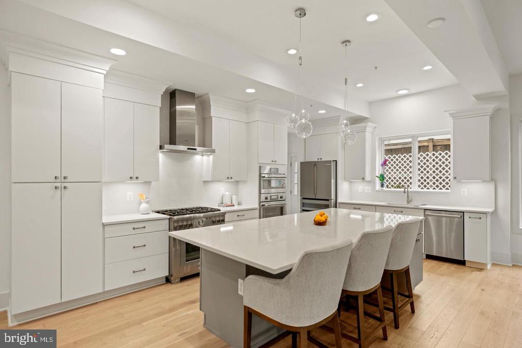 8609 WOODBROOK LANE
