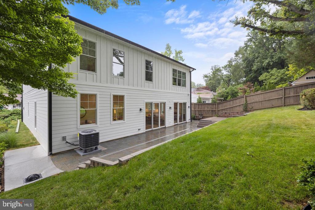 8609 WOODBROOK LANE