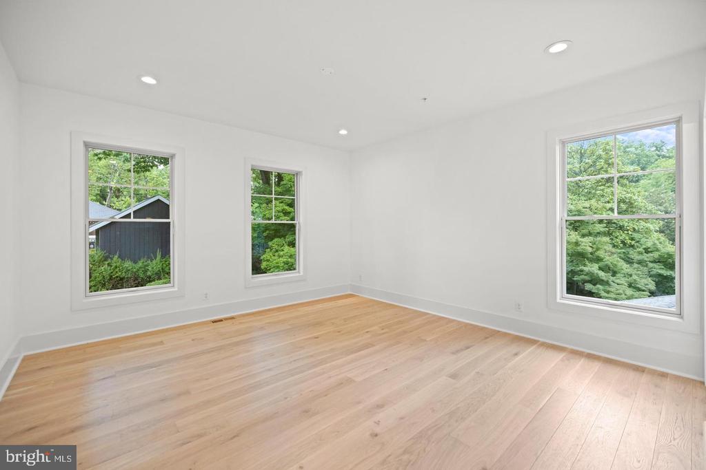 8609 WOODBROOK LANE