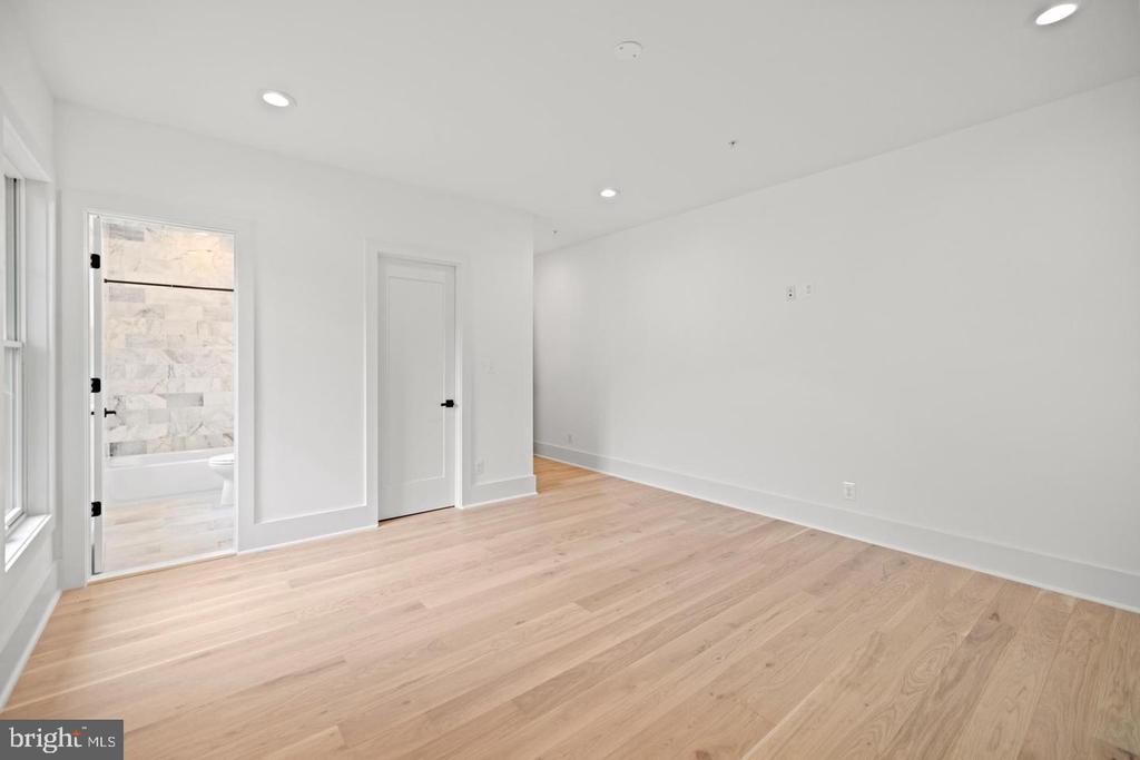 8609 WOODBROOK LANE