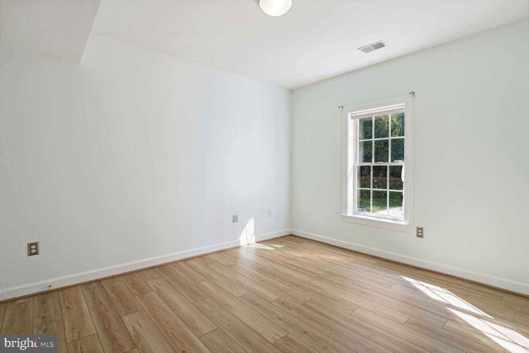 4903 Williamsburg BOULEVARD