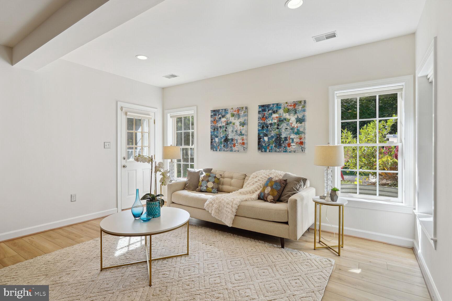 4903 Williamsburg BOULEVARD