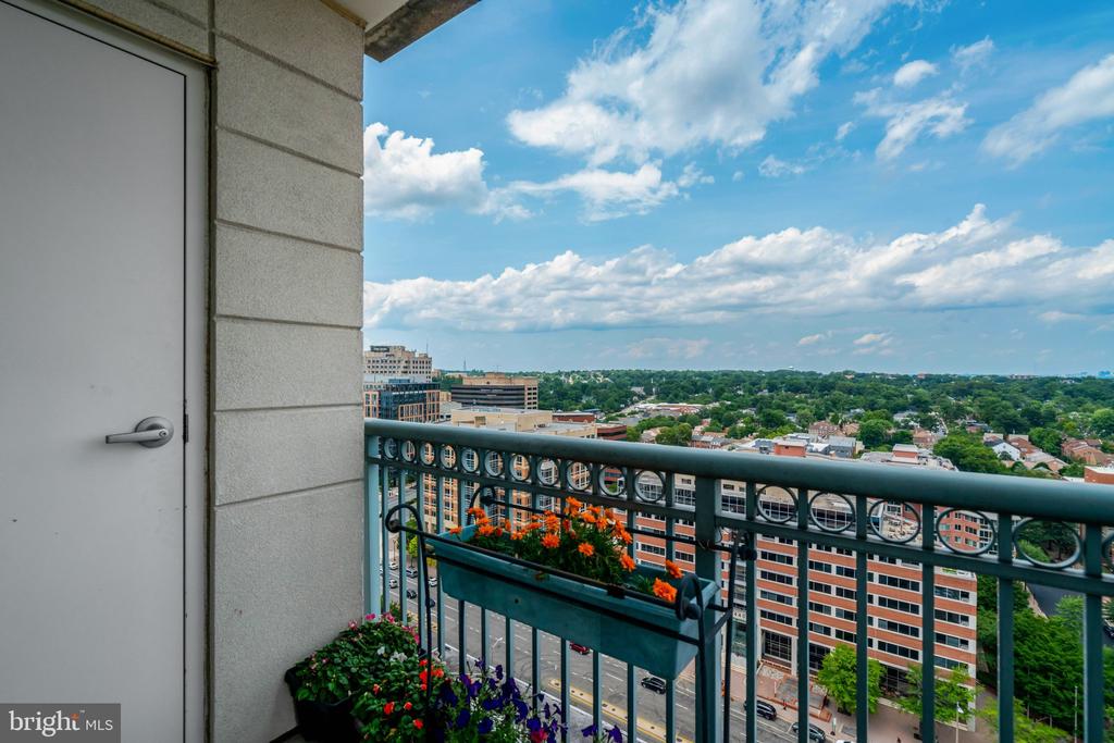 851 N GLEBE ROAD Unit: 1911