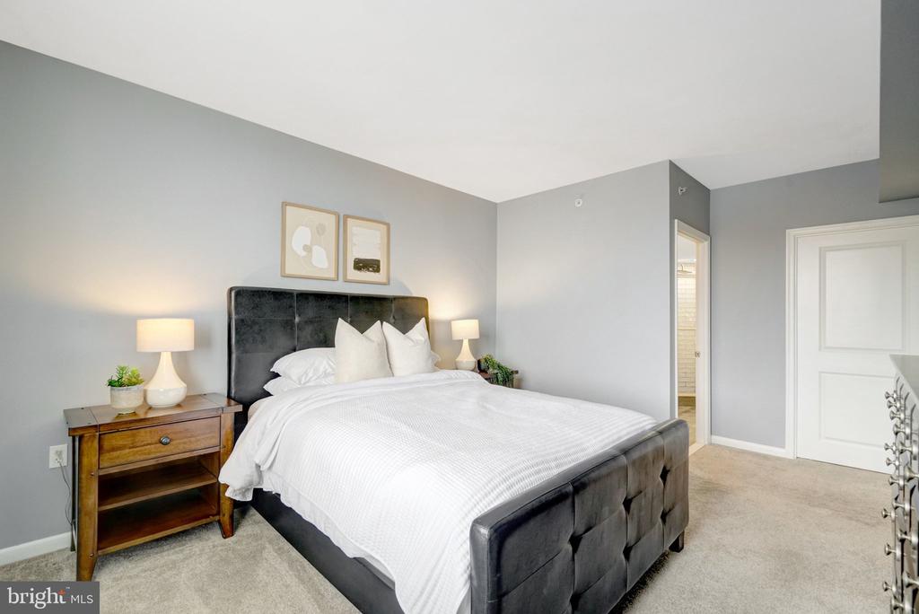 851 N GLEBE ROAD Unit: 1911