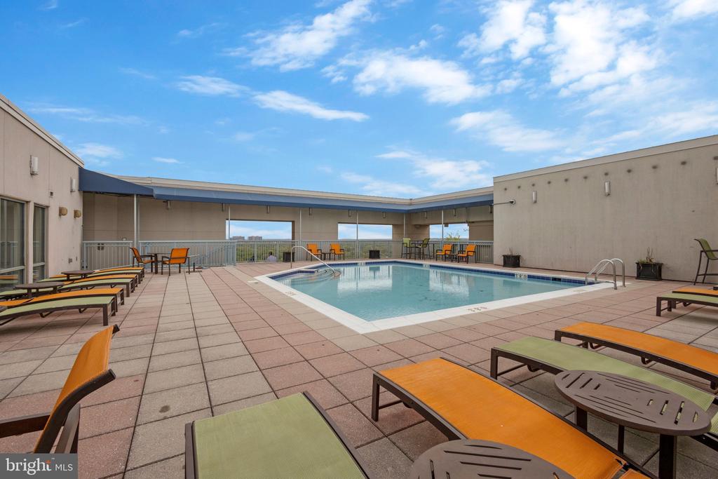 851 N GLEBE ROAD Unit: 1911