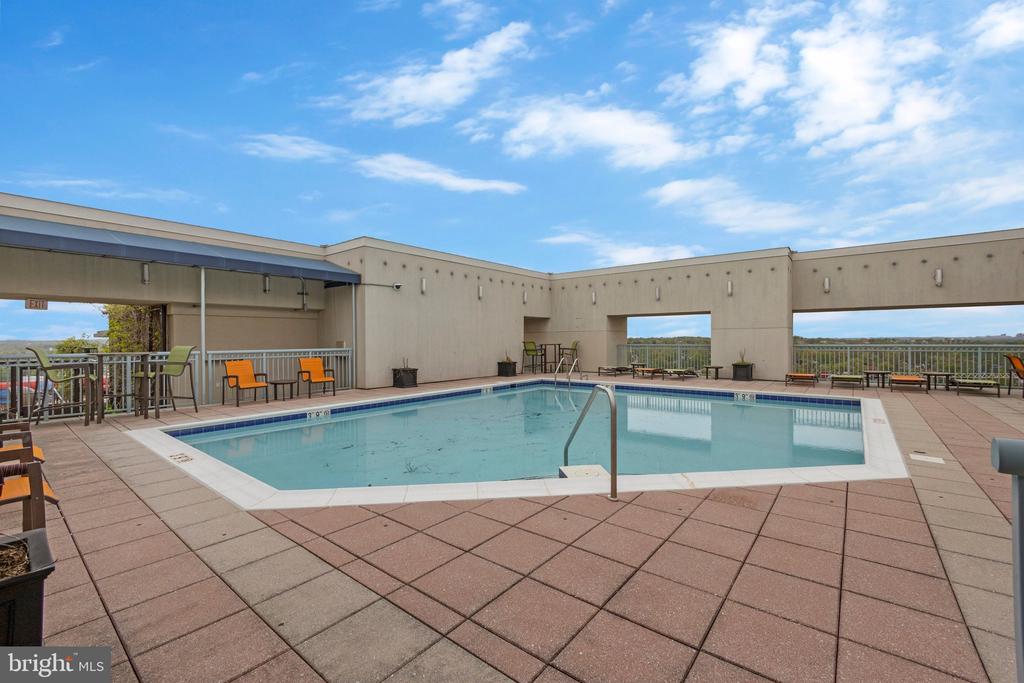 851 N GLEBE ROAD Unit: 1911