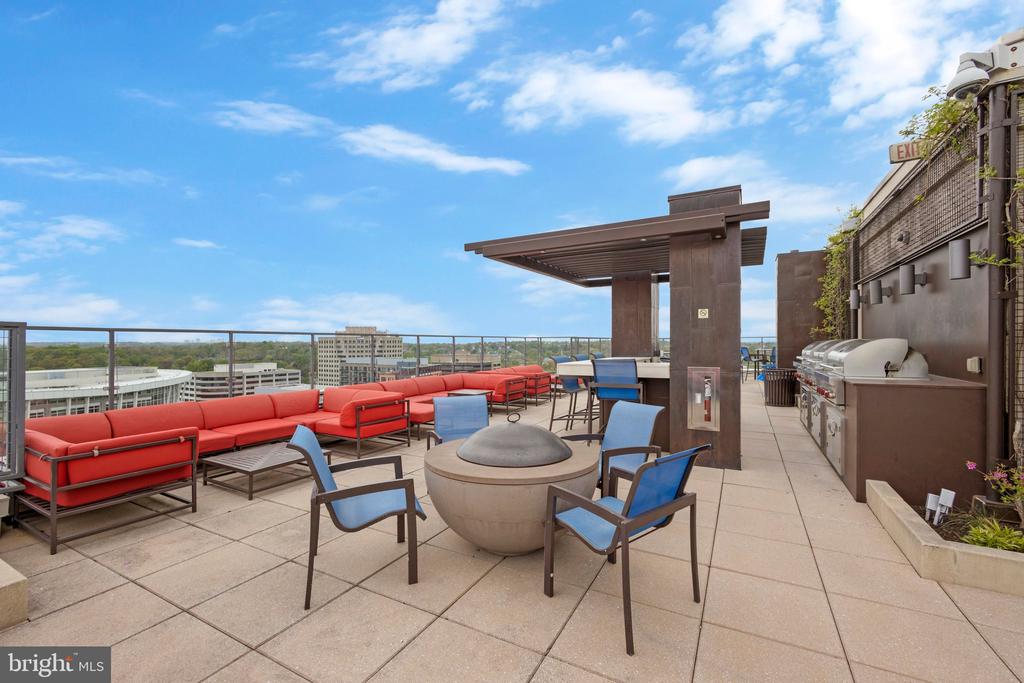 851 N GLEBE ROAD Unit: 1911