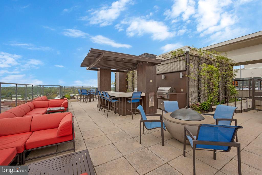 851 N GLEBE ROAD Unit: 1911