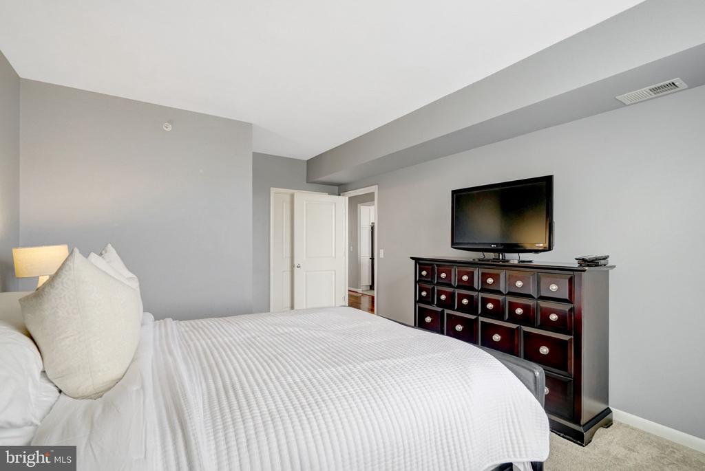 851 N GLEBE ROAD Unit: 1911