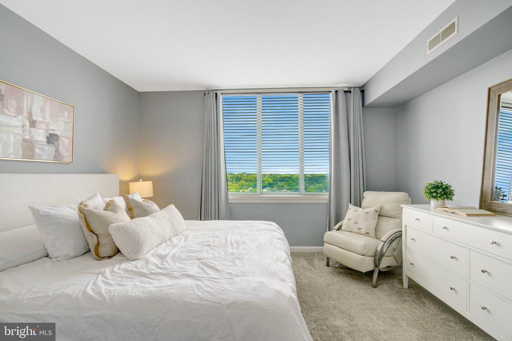 851 N GLEBE ROAD Unit: 1911