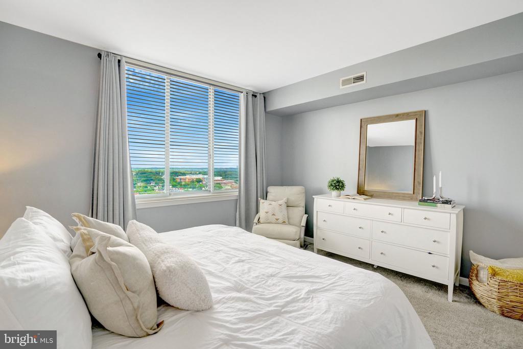 851 N GLEBE ROAD Unit: 1911