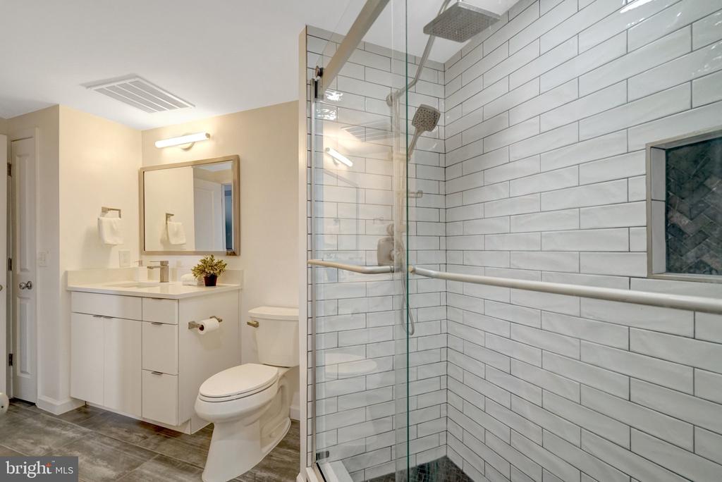 851 N GLEBE ROAD Unit: 1911