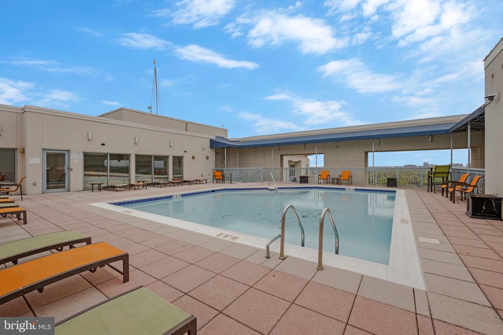 851 N GLEBE ROAD Unit: 1911