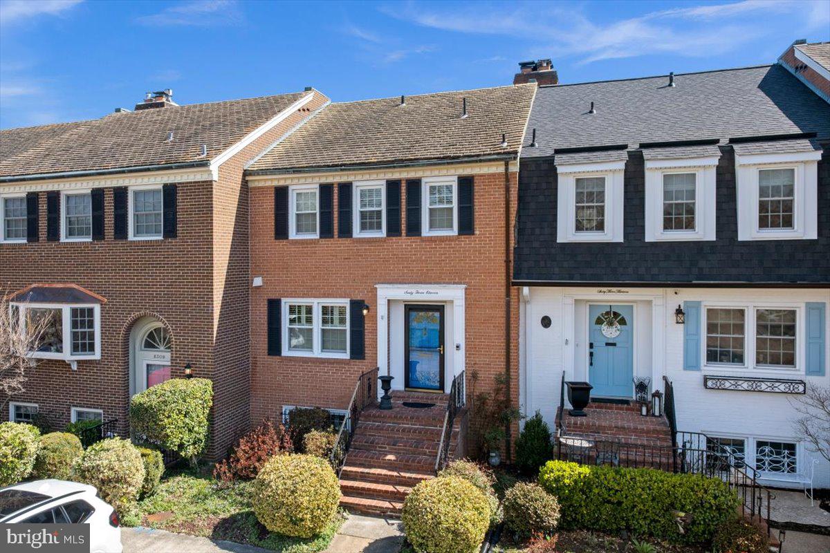 6311 GOLF COURSE SQUARE
