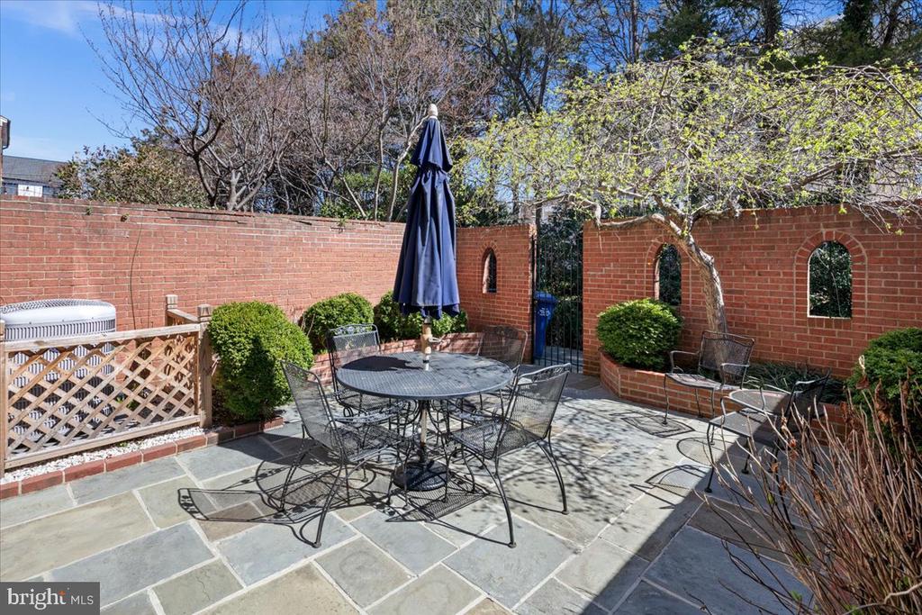 6311 GOLF COURSE SQUARE