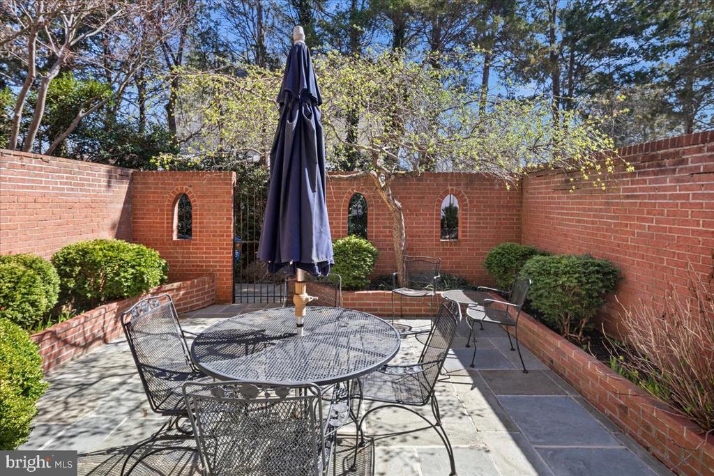 6311 GOLF COURSE SQUARE