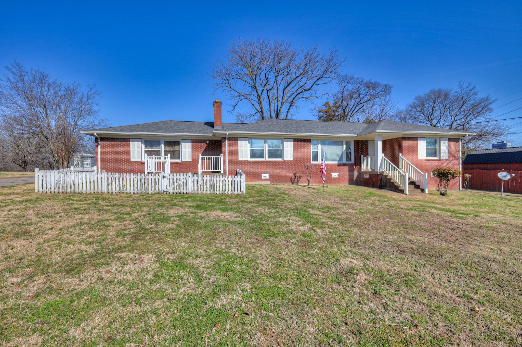 206 W Due West Ave