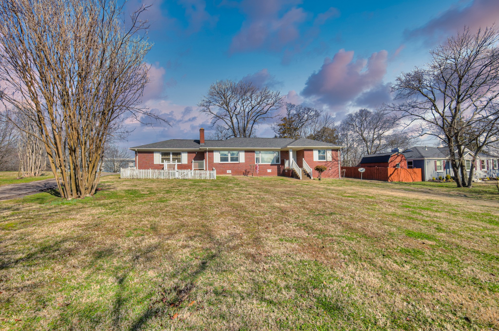 206 W Due West Ave