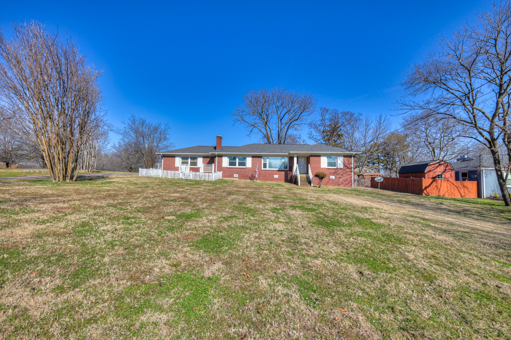 206 W Due West Ave