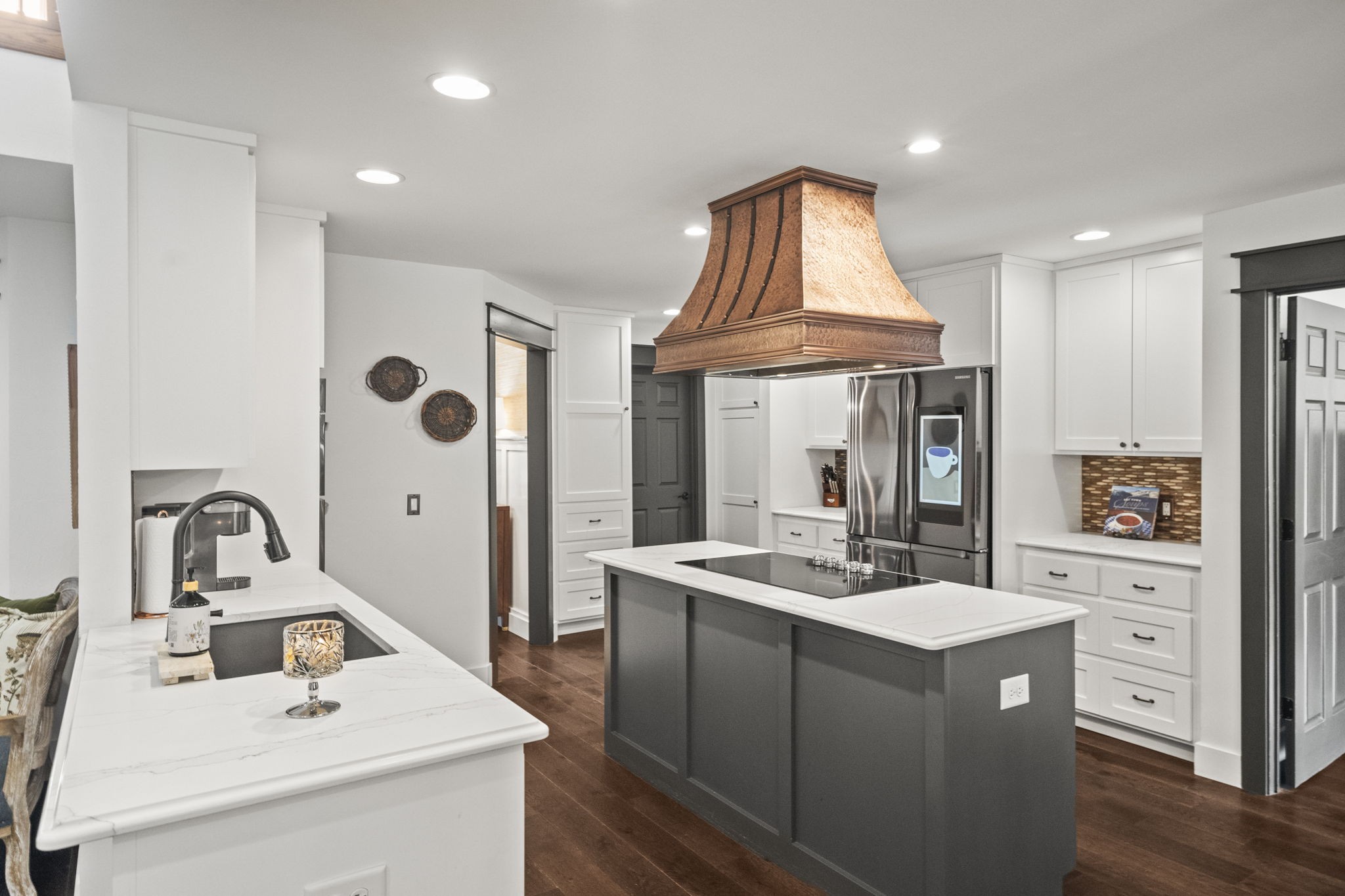 8085 Highway 25, E