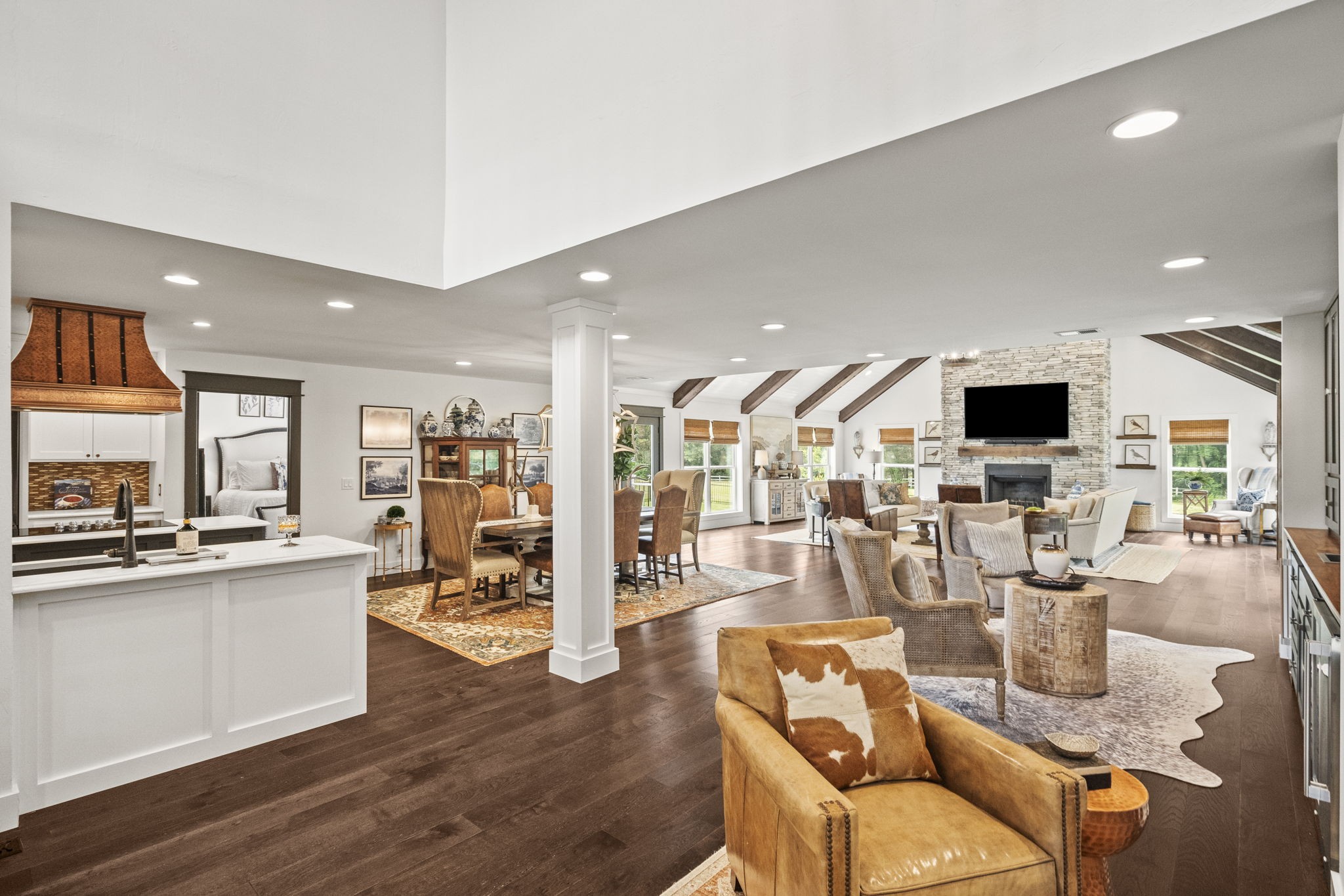 8085 Highway 25, E